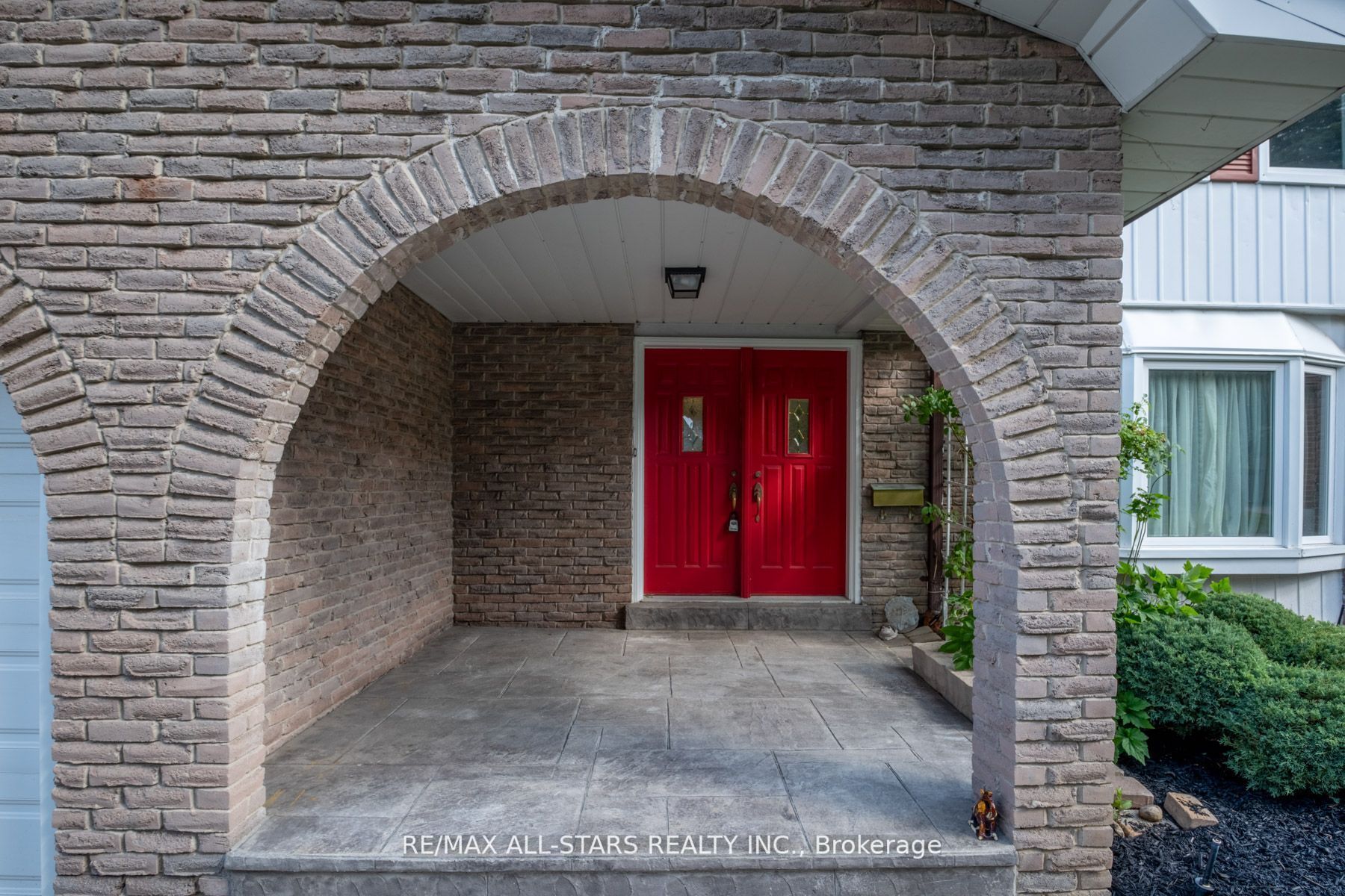 86 Ramona Blvd