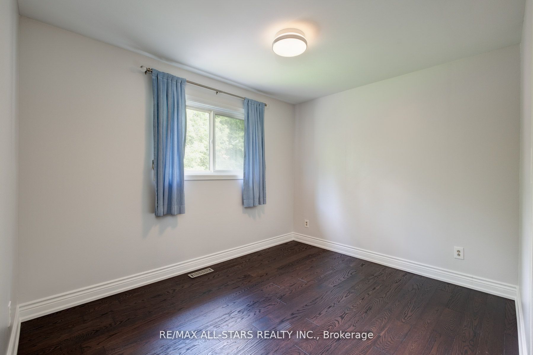 86 Ramona Blvd