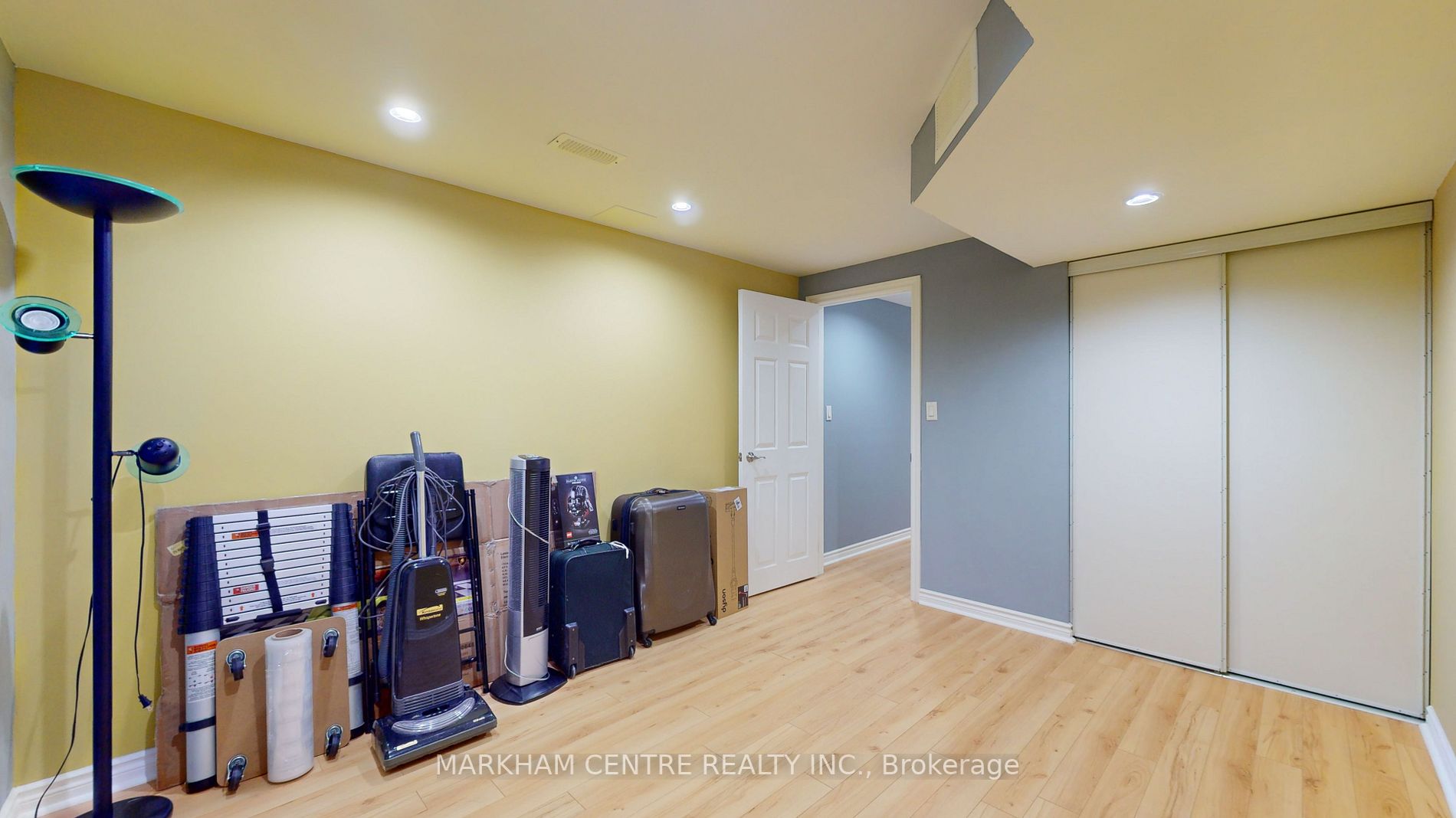 33 Rembrandt Dr