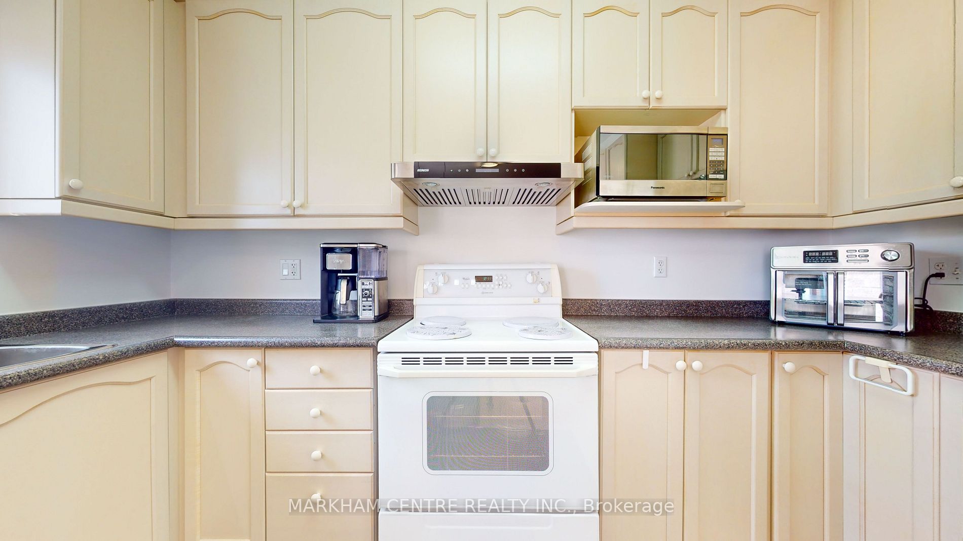 33 Rembrandt Dr