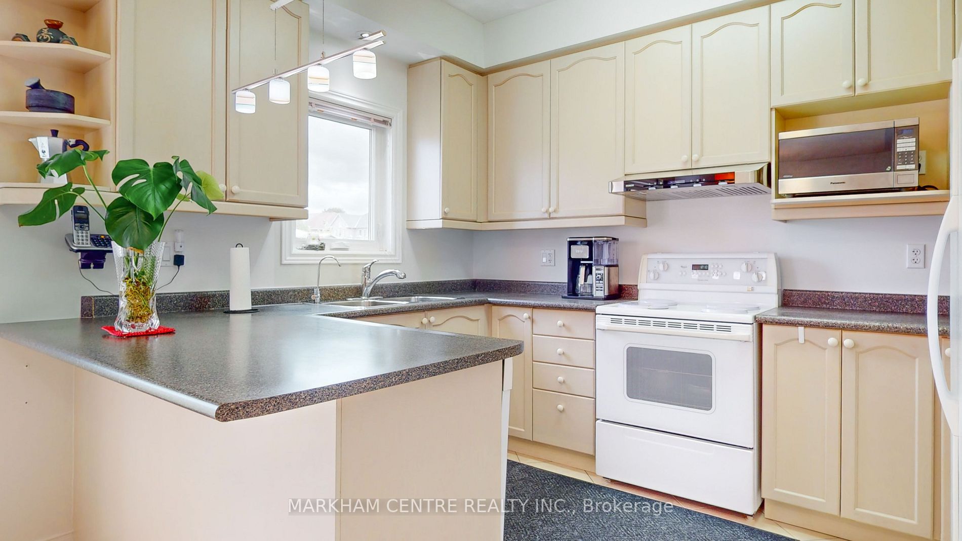 33 Rembrandt Dr