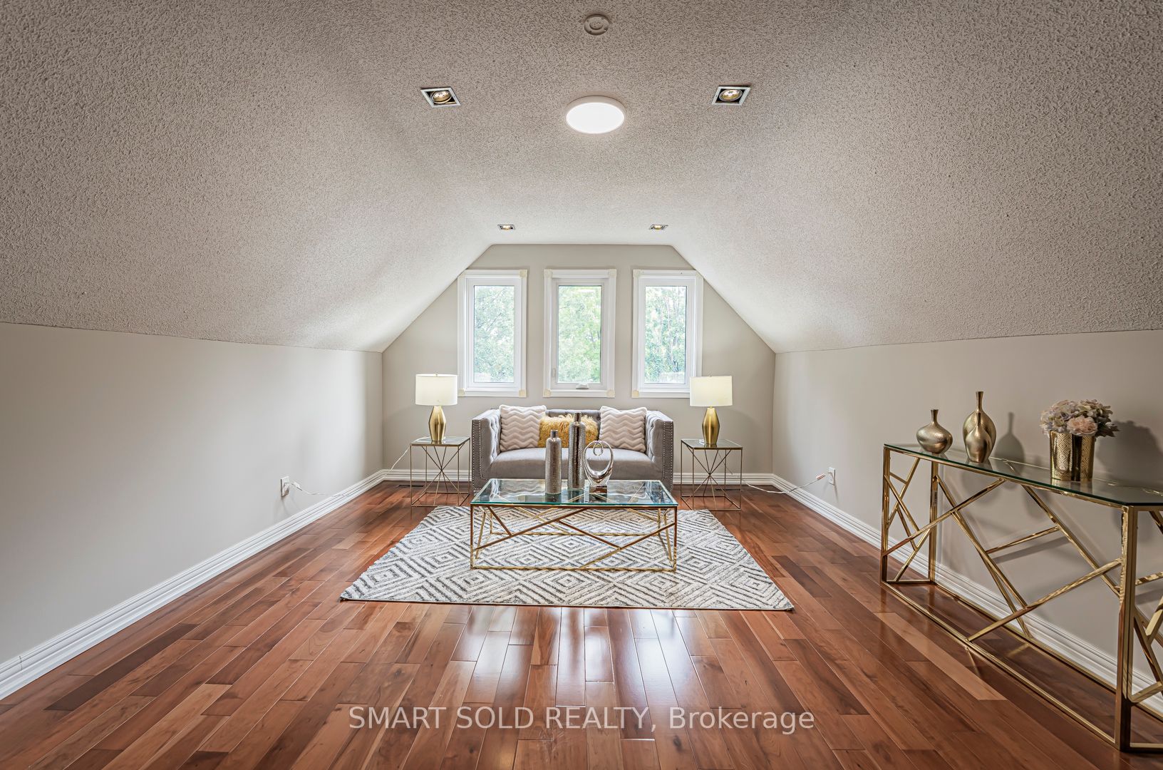 10 Sutton Crt