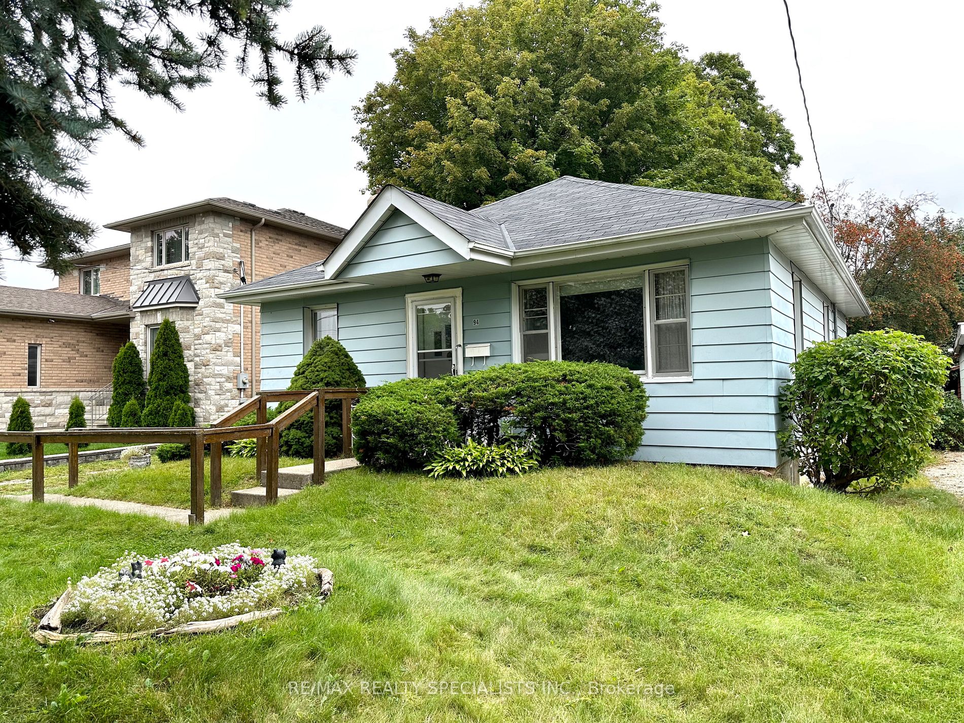 94 Hawman Ave