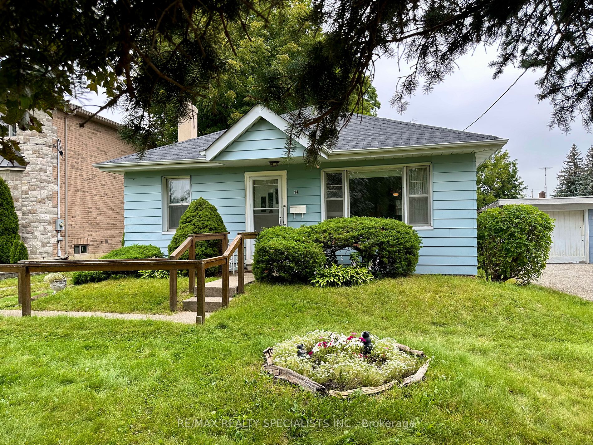 94 Hawman Ave