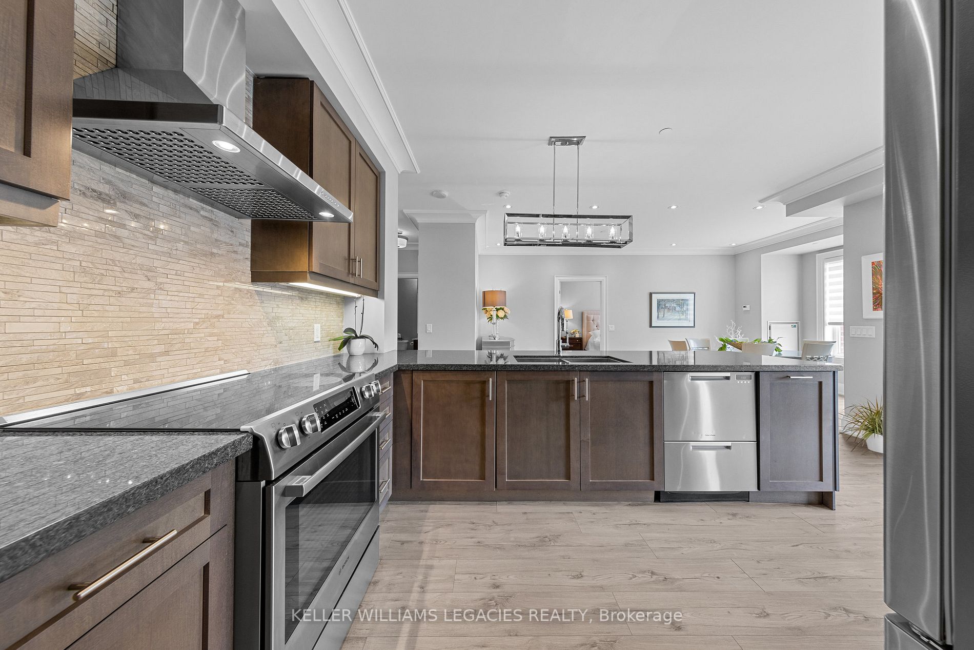 7 Bond Crescent, #222