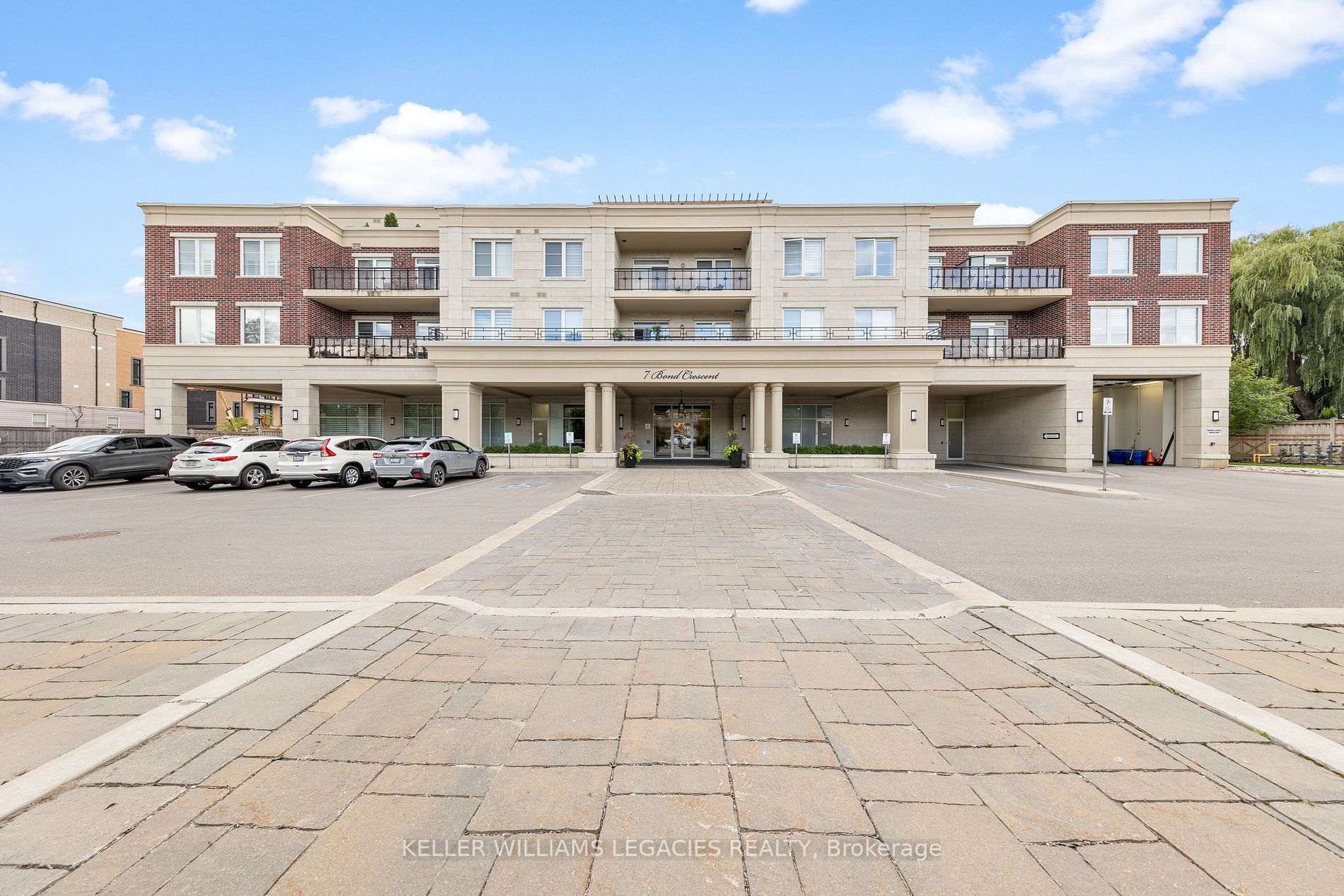 7 Bond Cres, #222