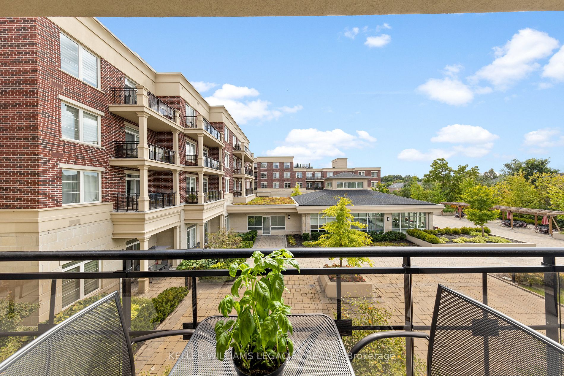 7 Bond Crescent, #222