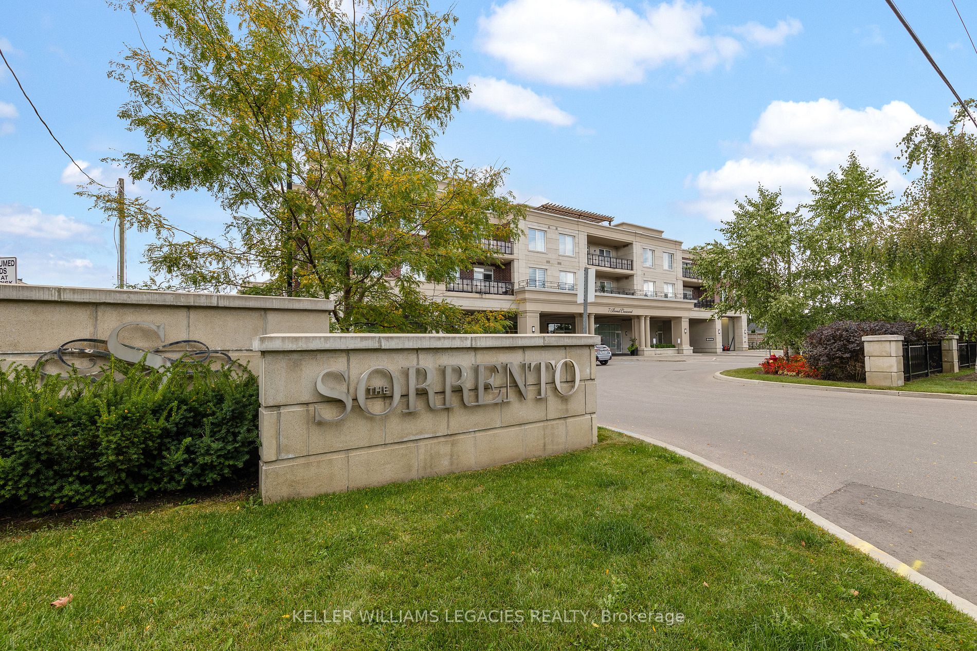 7 Bond Cres, #222