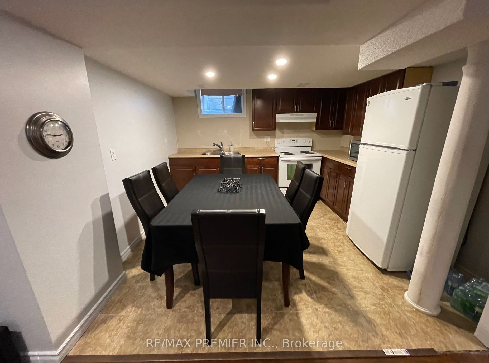 36 A.V. Nolan Dr, #Lower
