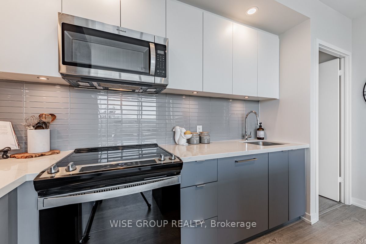 8868 Yonge St, #907E
