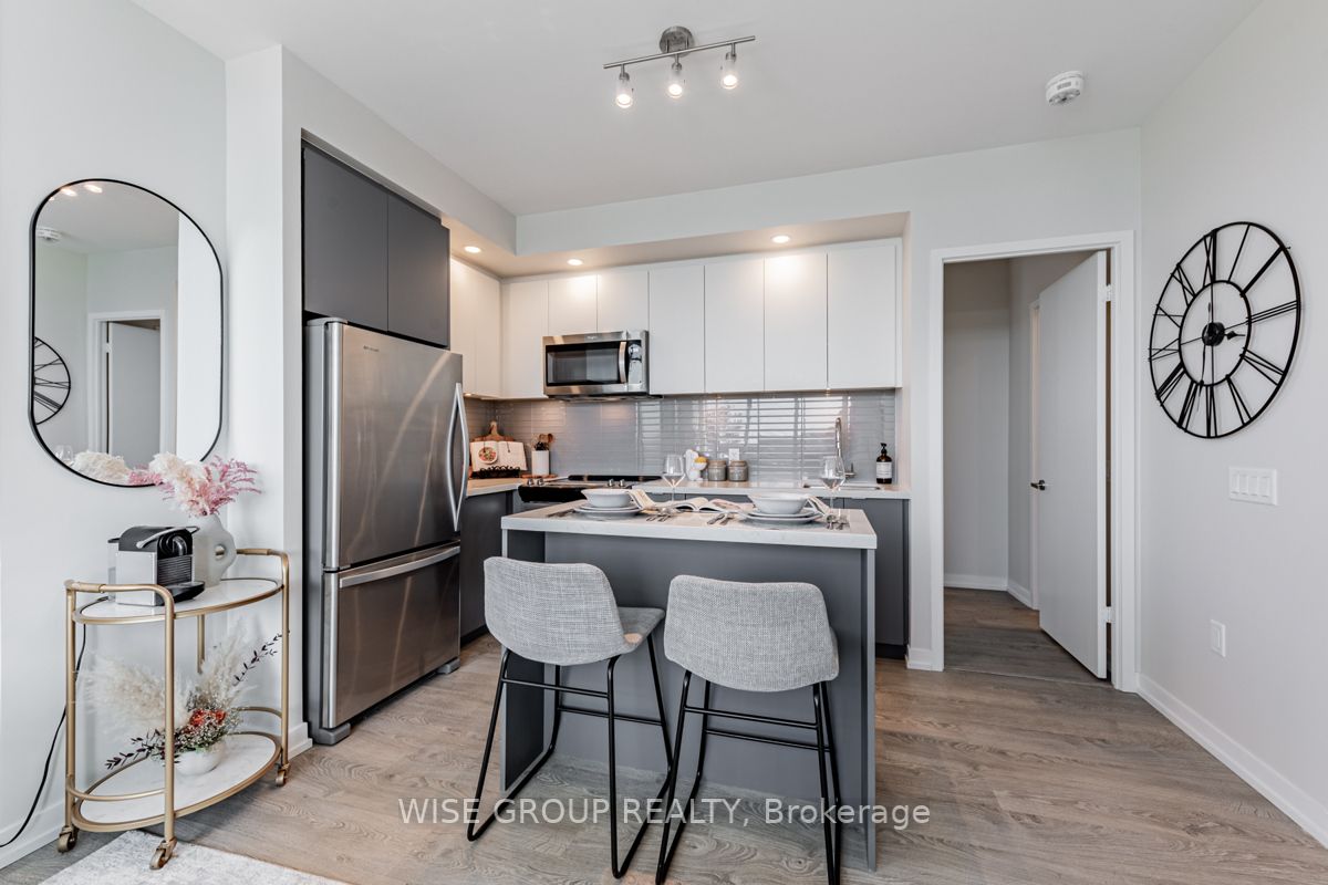 8868 Yonge St, #907E