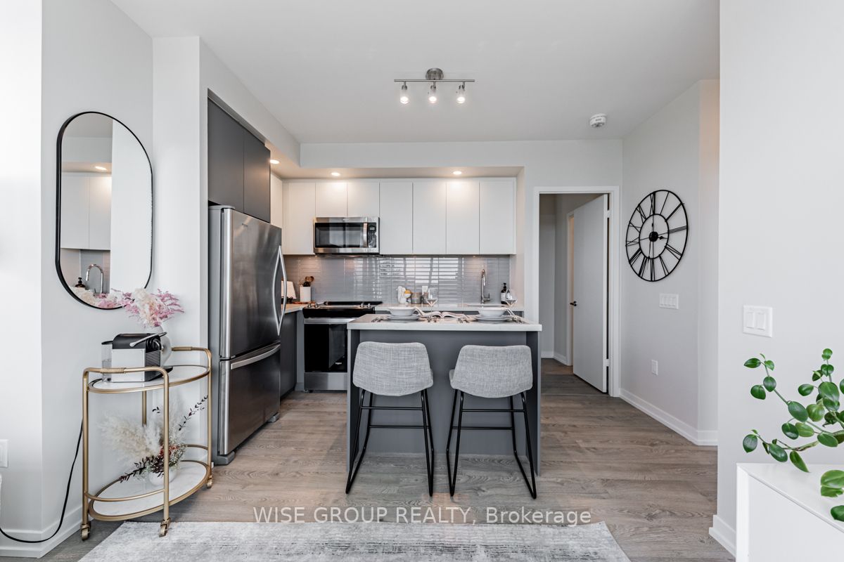 8868 Yonge St, #907E