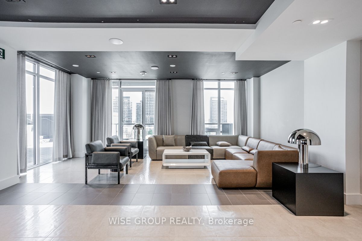 8868 Yonge St, #907E