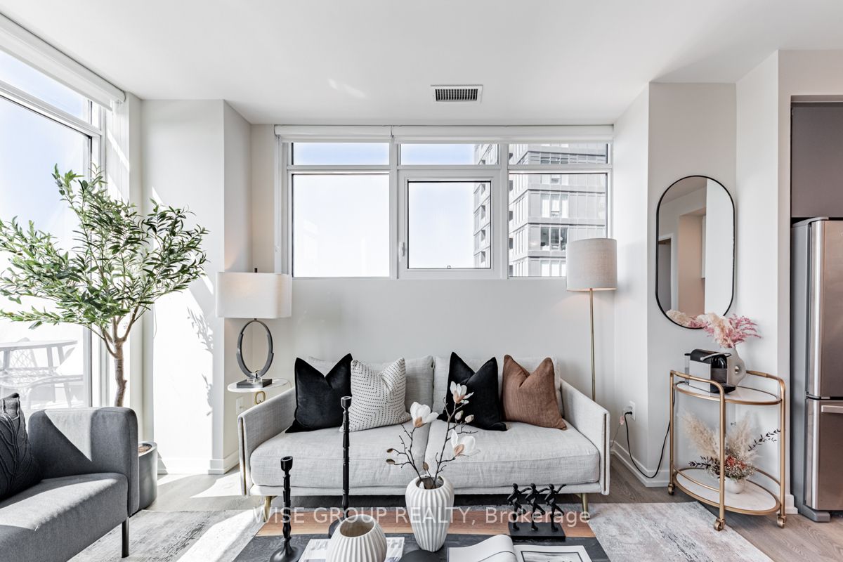 8868 Yonge St, #907E