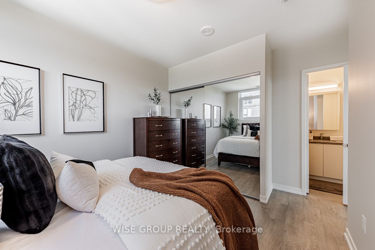8868 Yonge St, #907E