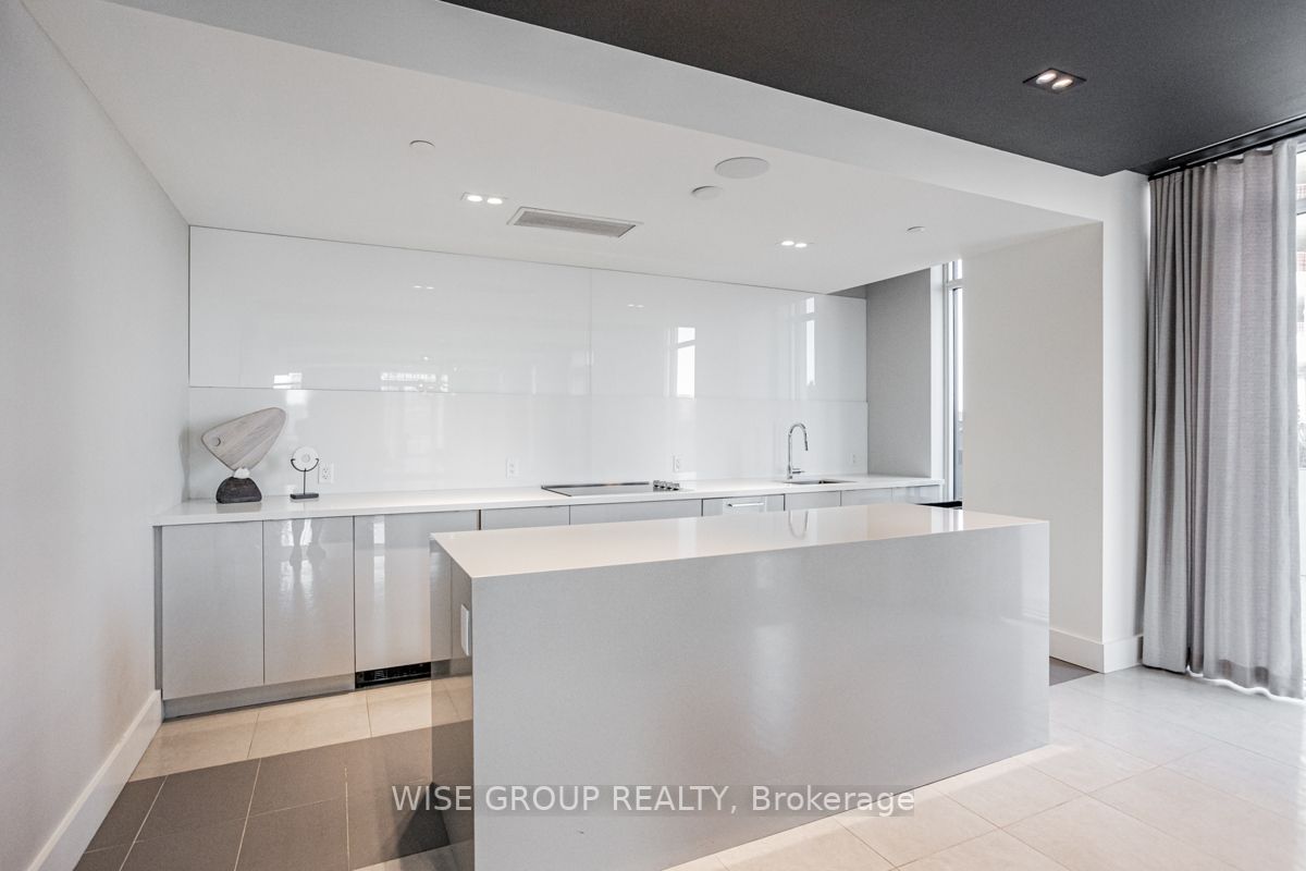8868 Yonge St, #907E