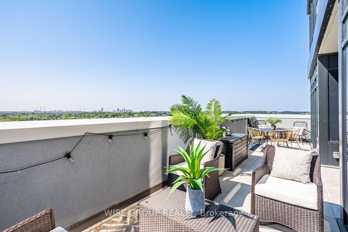 8868 Yonge St, #907E