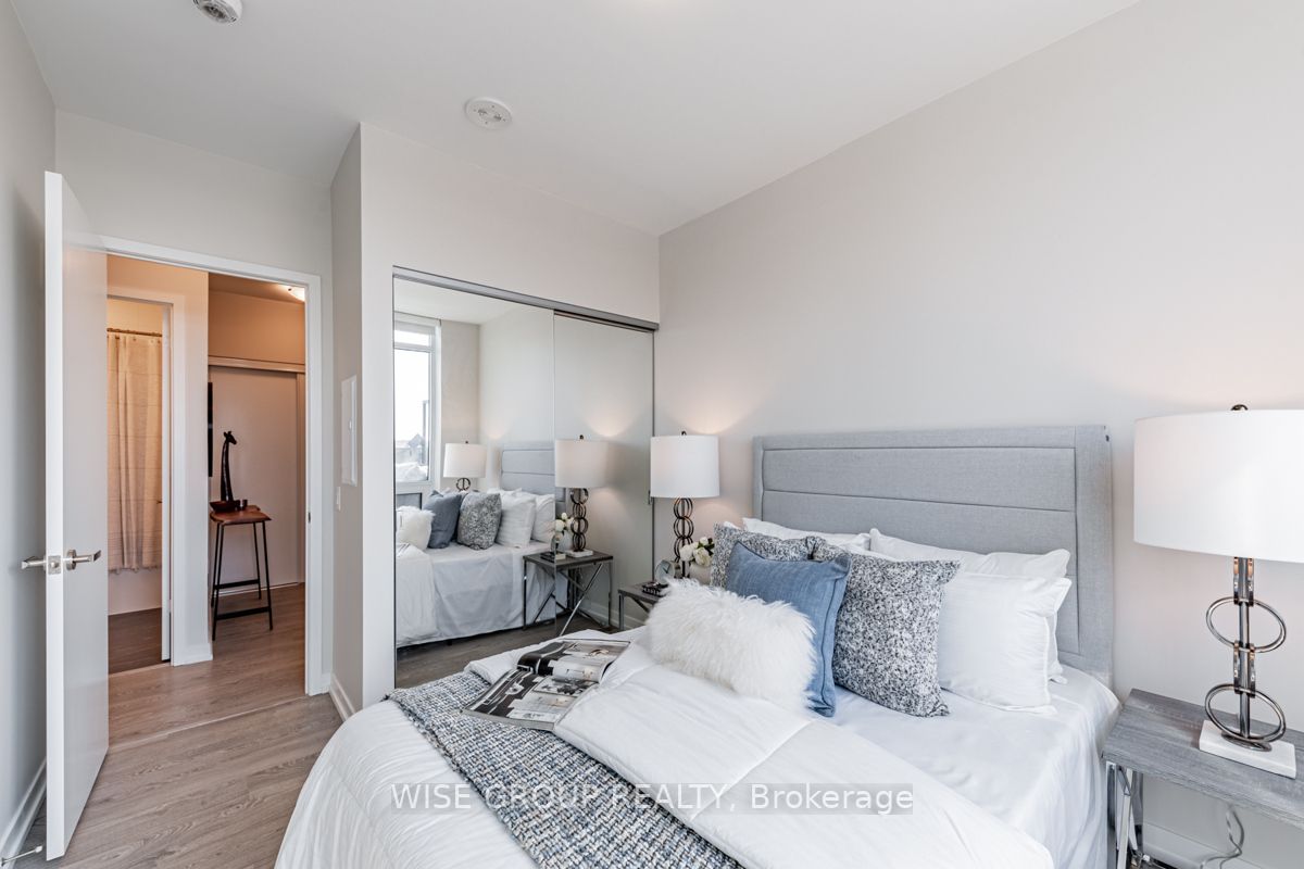 8868 Yonge St, #907E