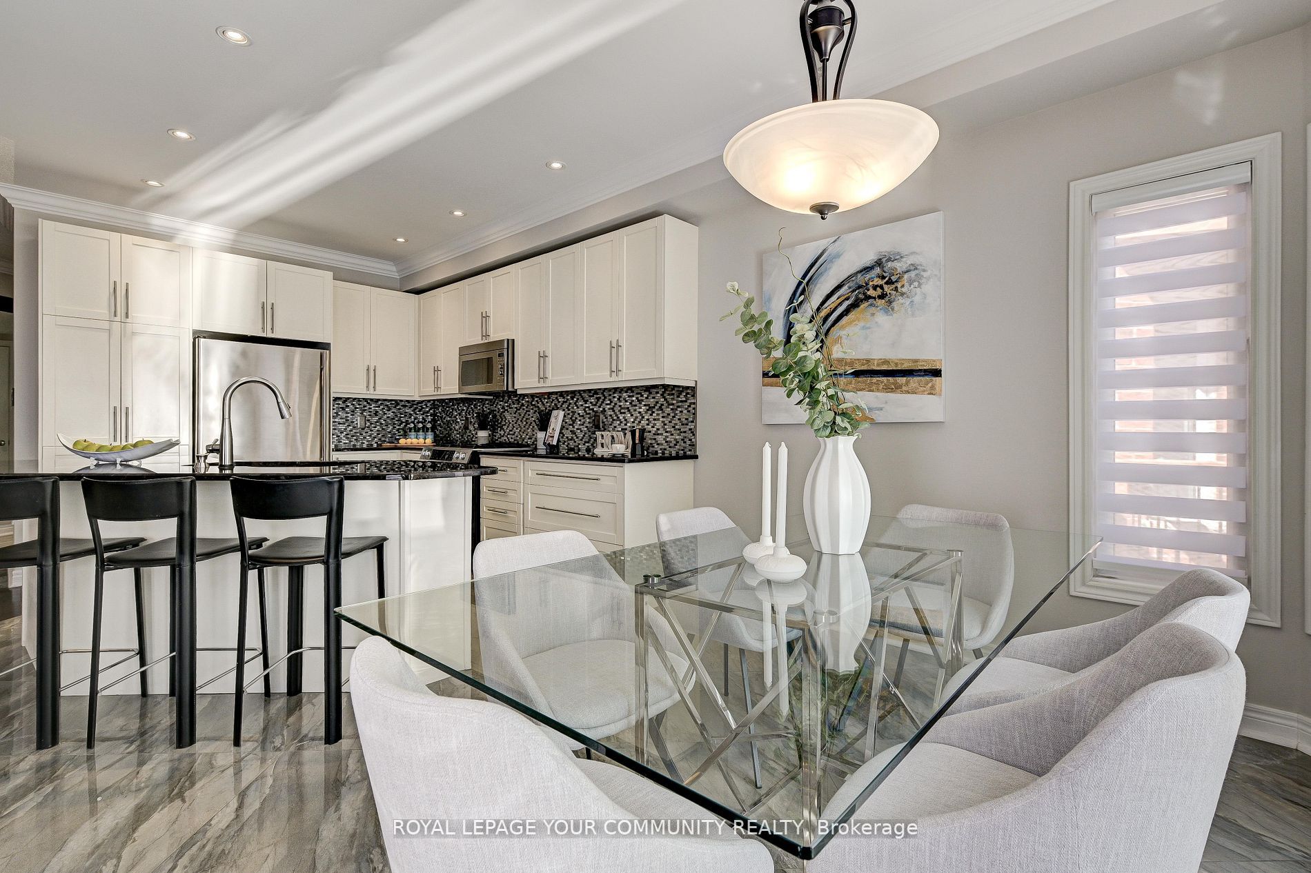 63 Woodbury Cres