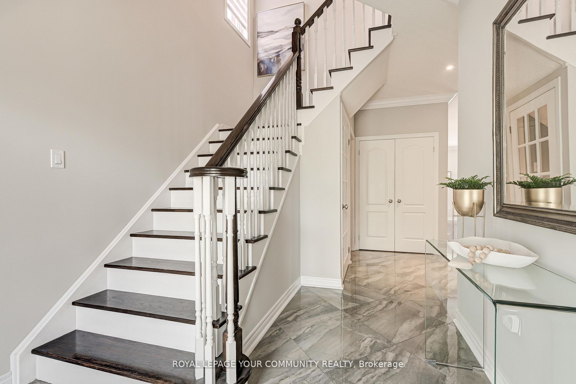 63 Woodbury Cres