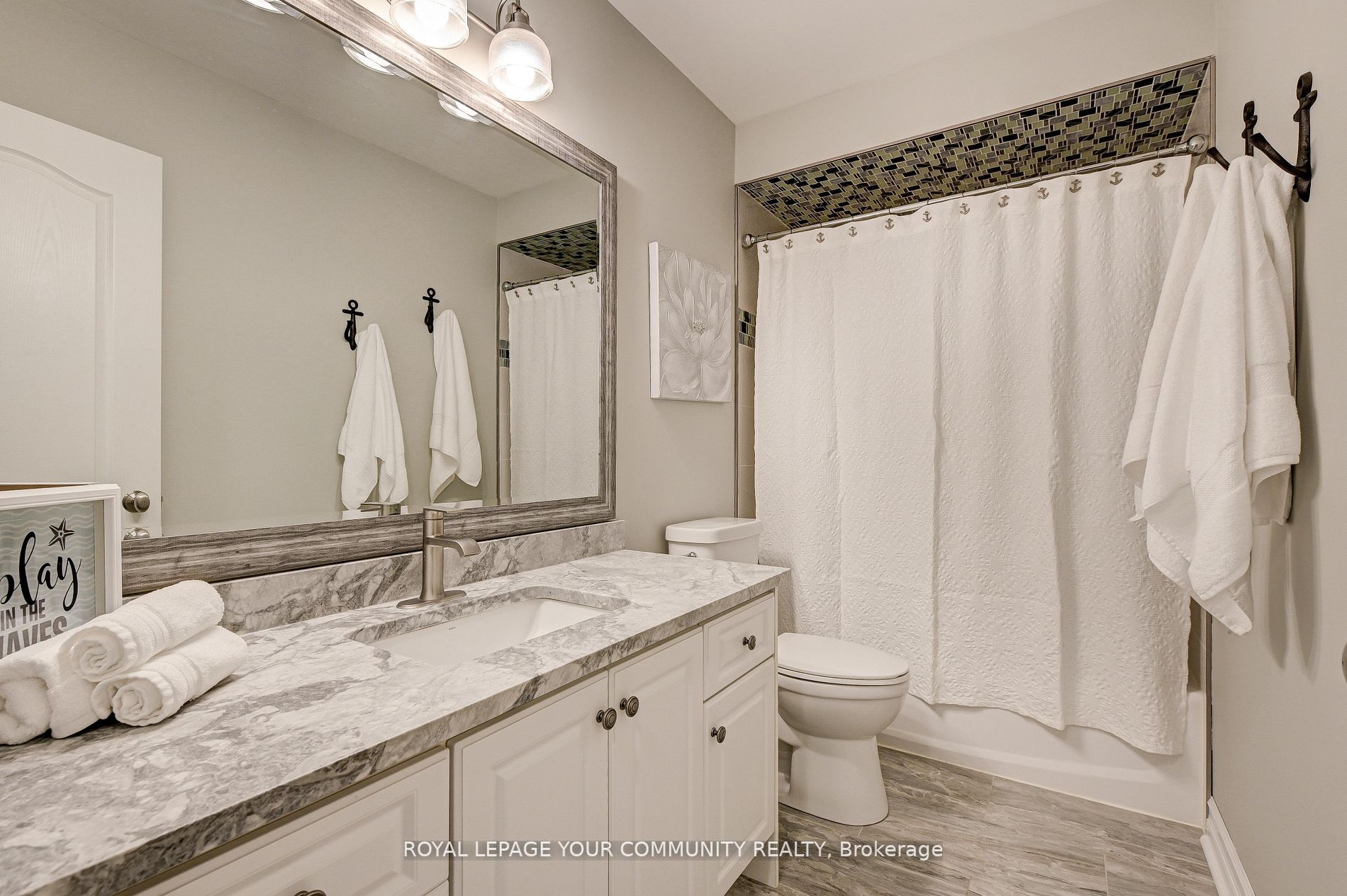 63 Woodbury Cres