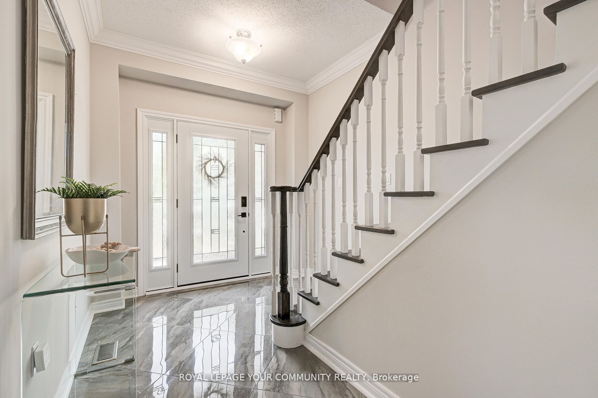 63 Woodbury Cres