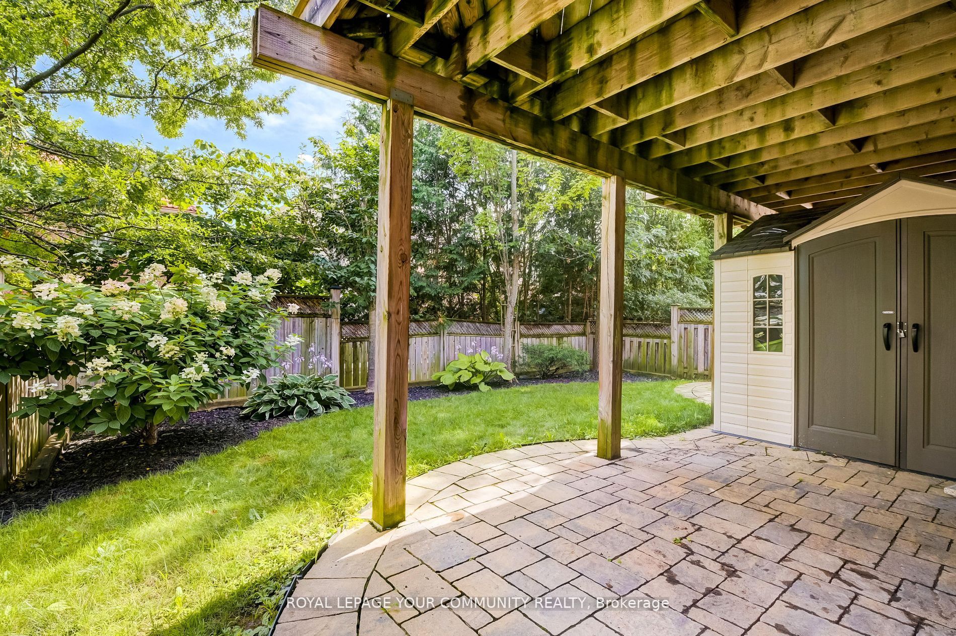 63 Woodbury Cres