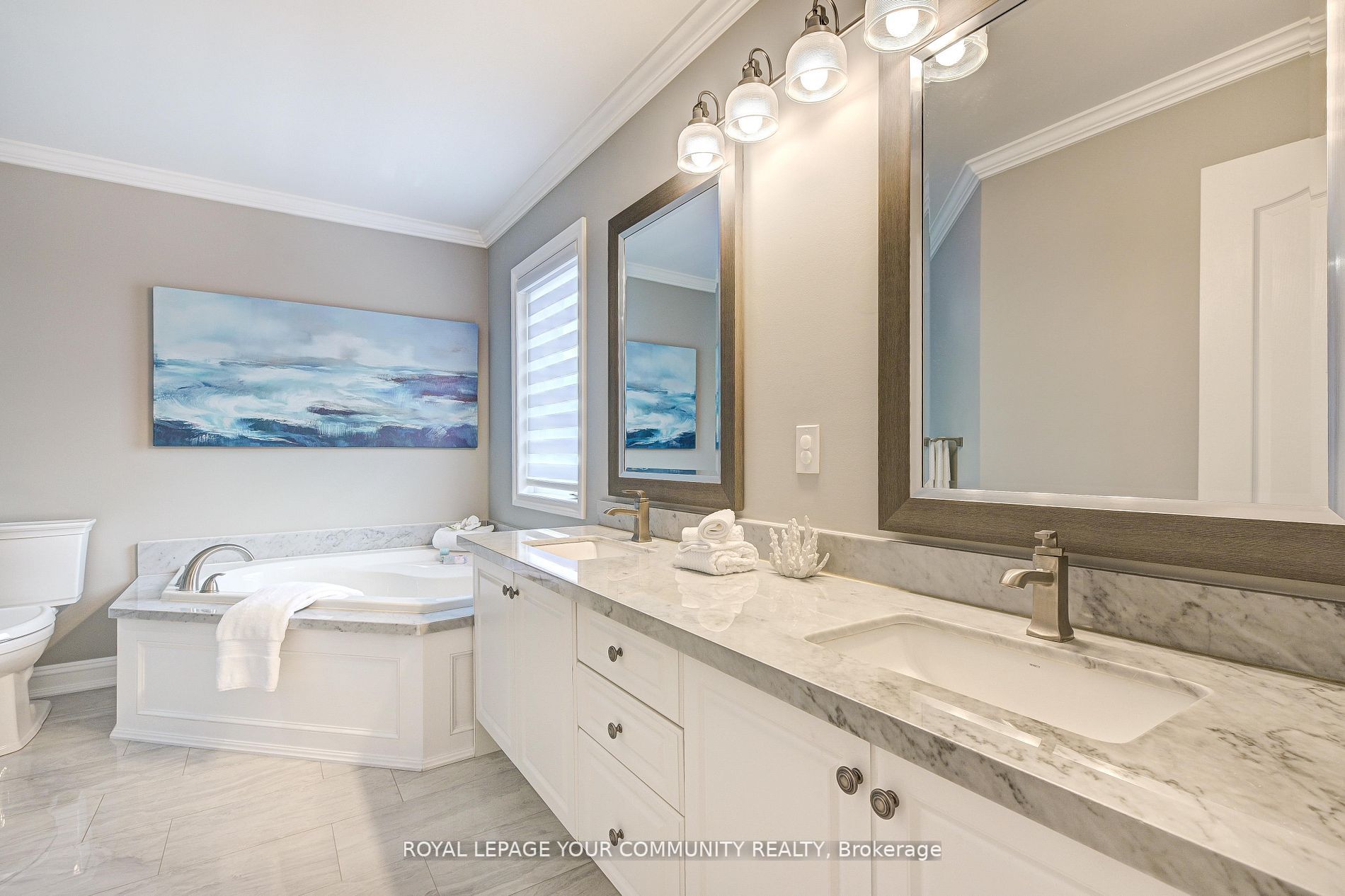 63 Woodbury Cres