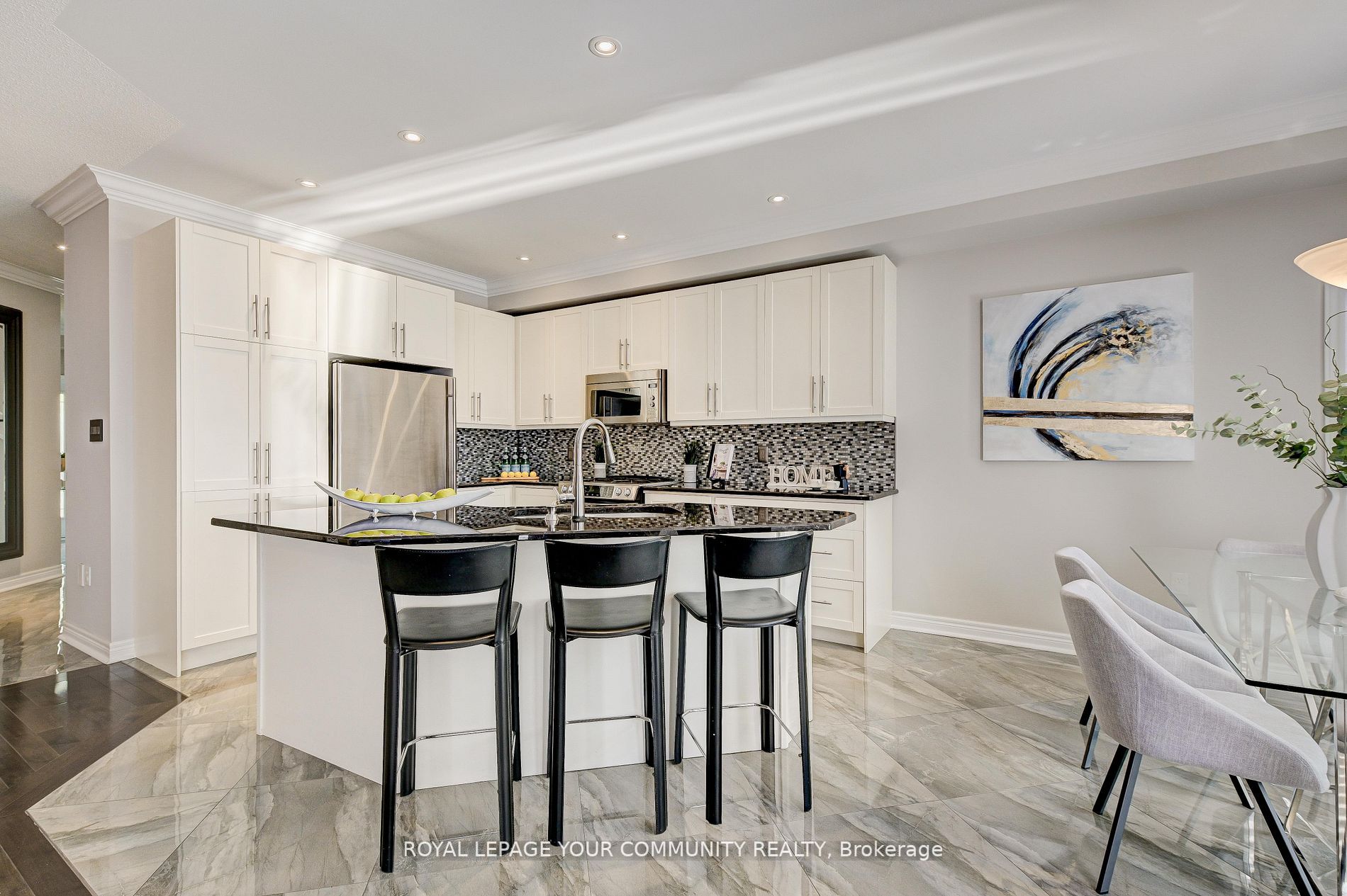 63 Woodbury Cres