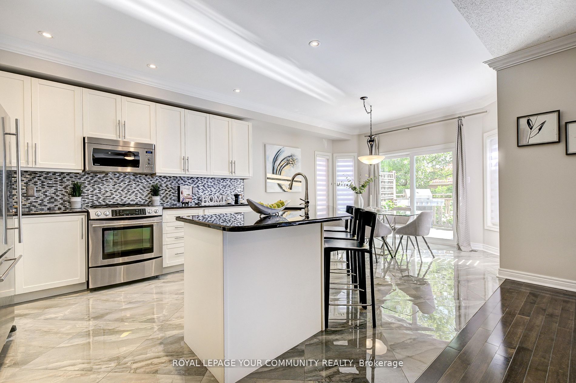 63 Woodbury Cres
