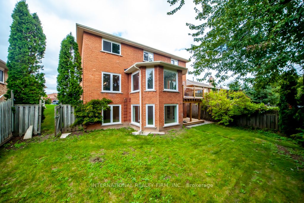 11 Coates Cres