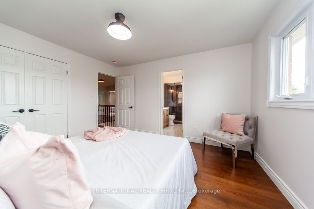11 Coates Cres