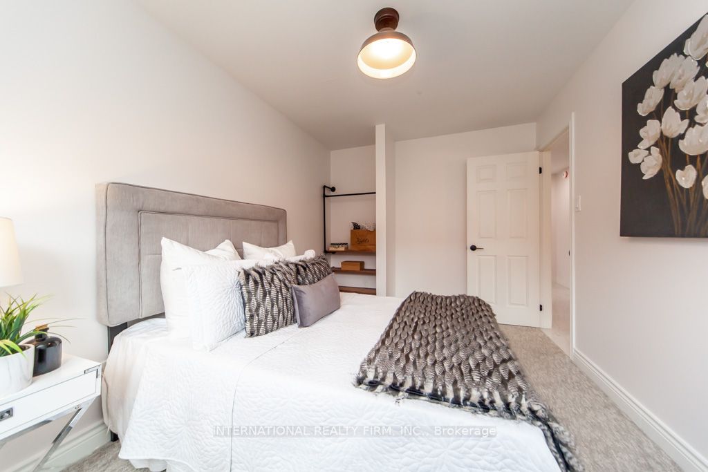 11 Coates Cres