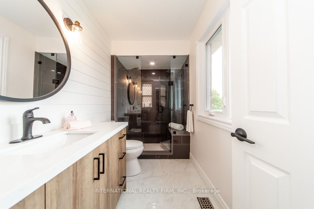 11 Coates Cres