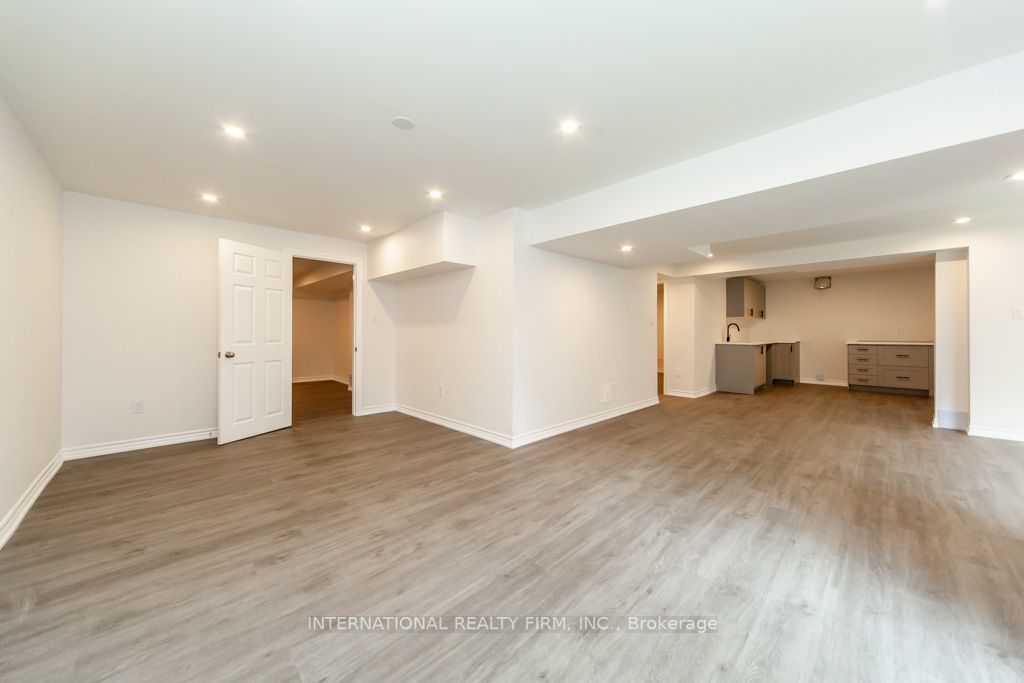 11 Coates Cres