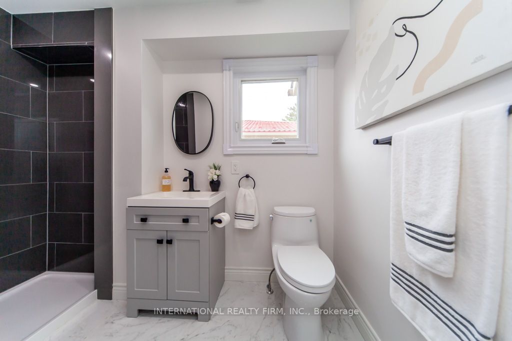11 Coates Cres