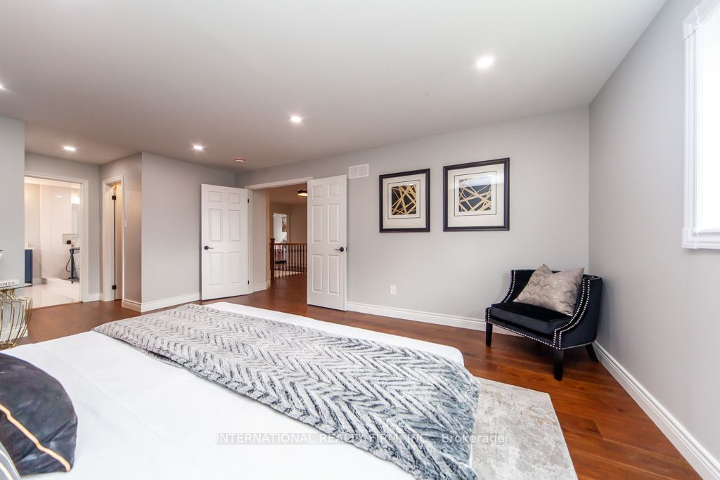 11 Coates Cres