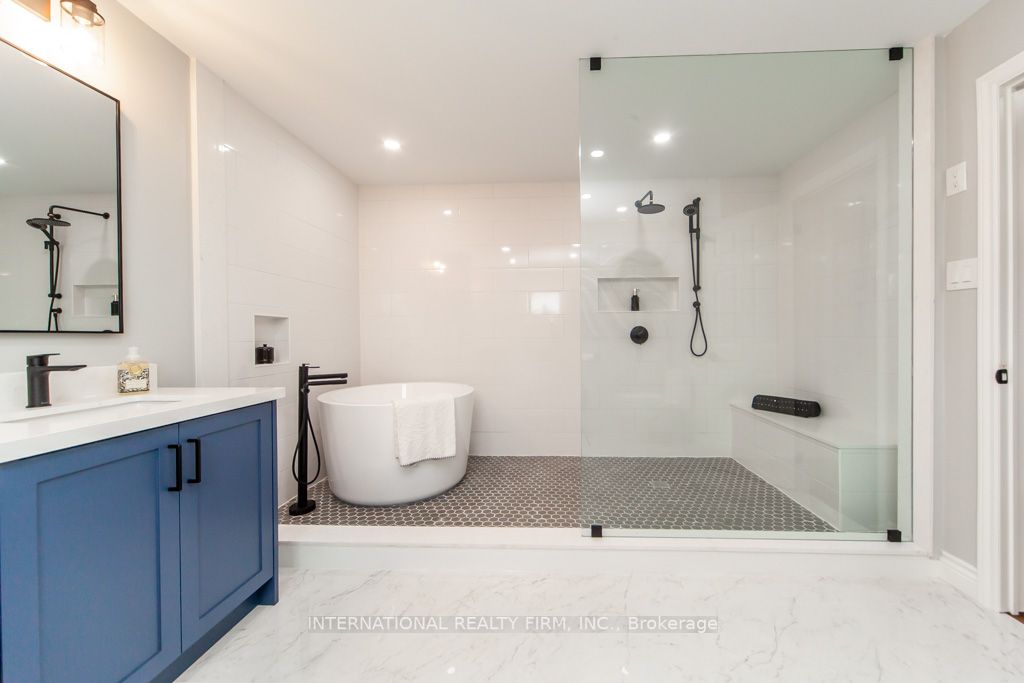 11 Coates Cres