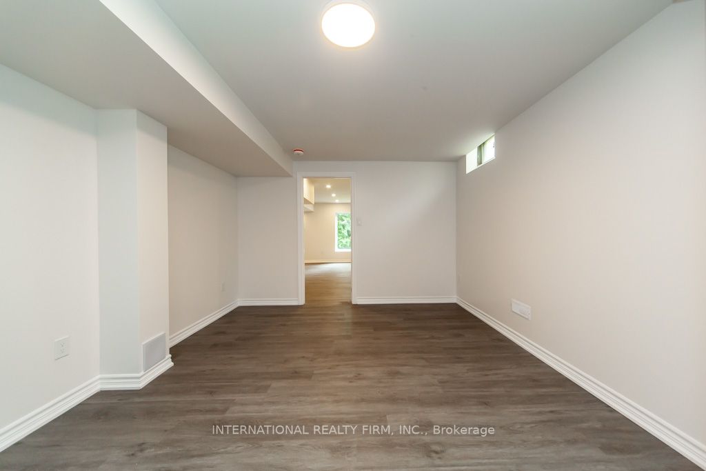 11 Coates Cres
