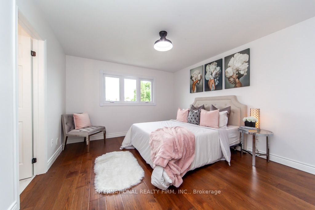 11 Coates Cres