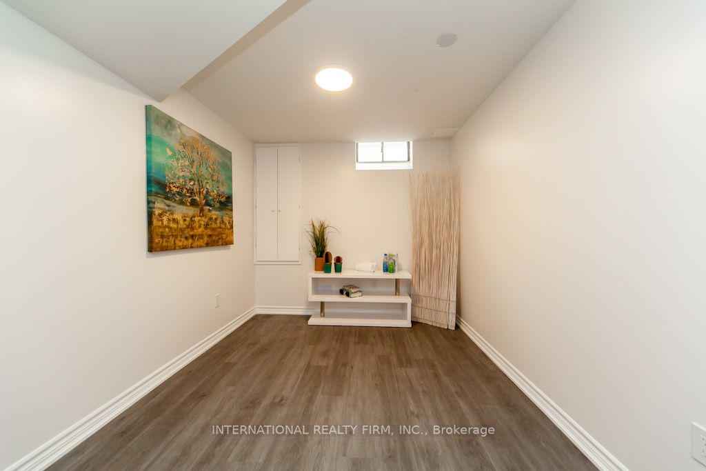 11 Coates Cres