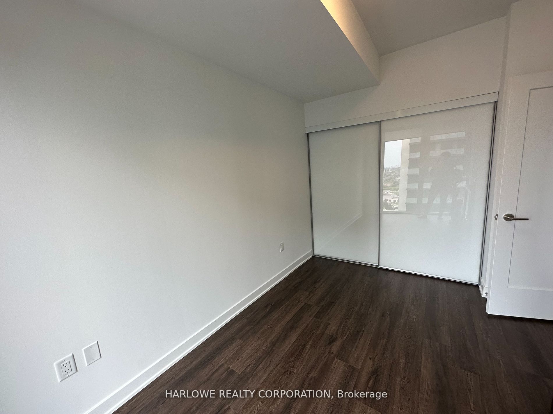 95 Oneida Cres, #1705