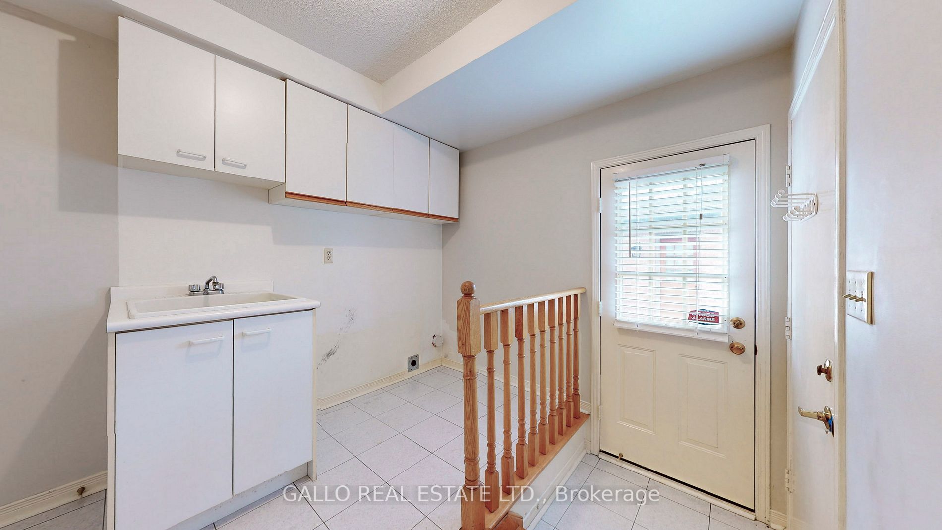 804 Hollander Rd