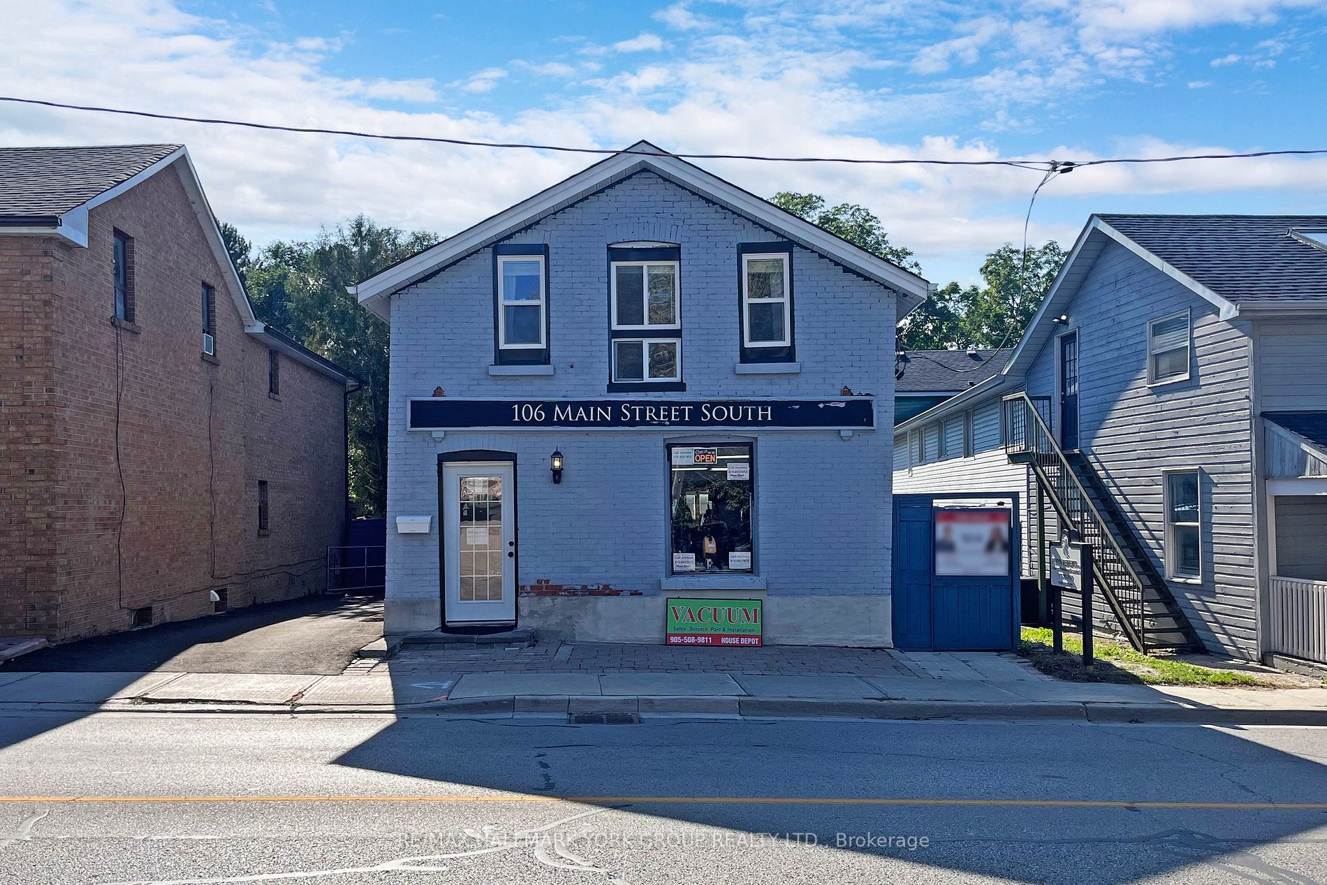 106 Main Street S