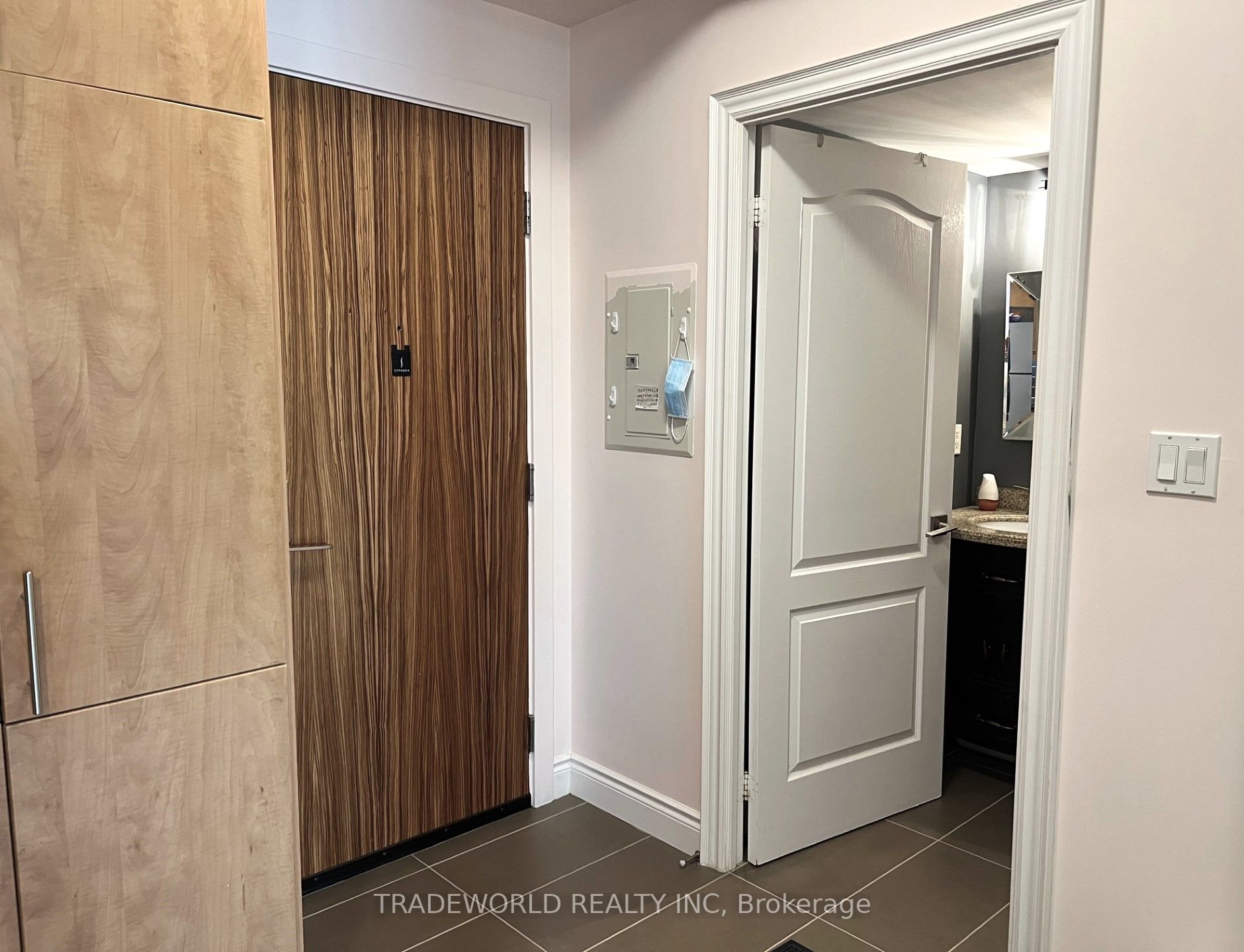 60 South Town Centre Blvd, #205