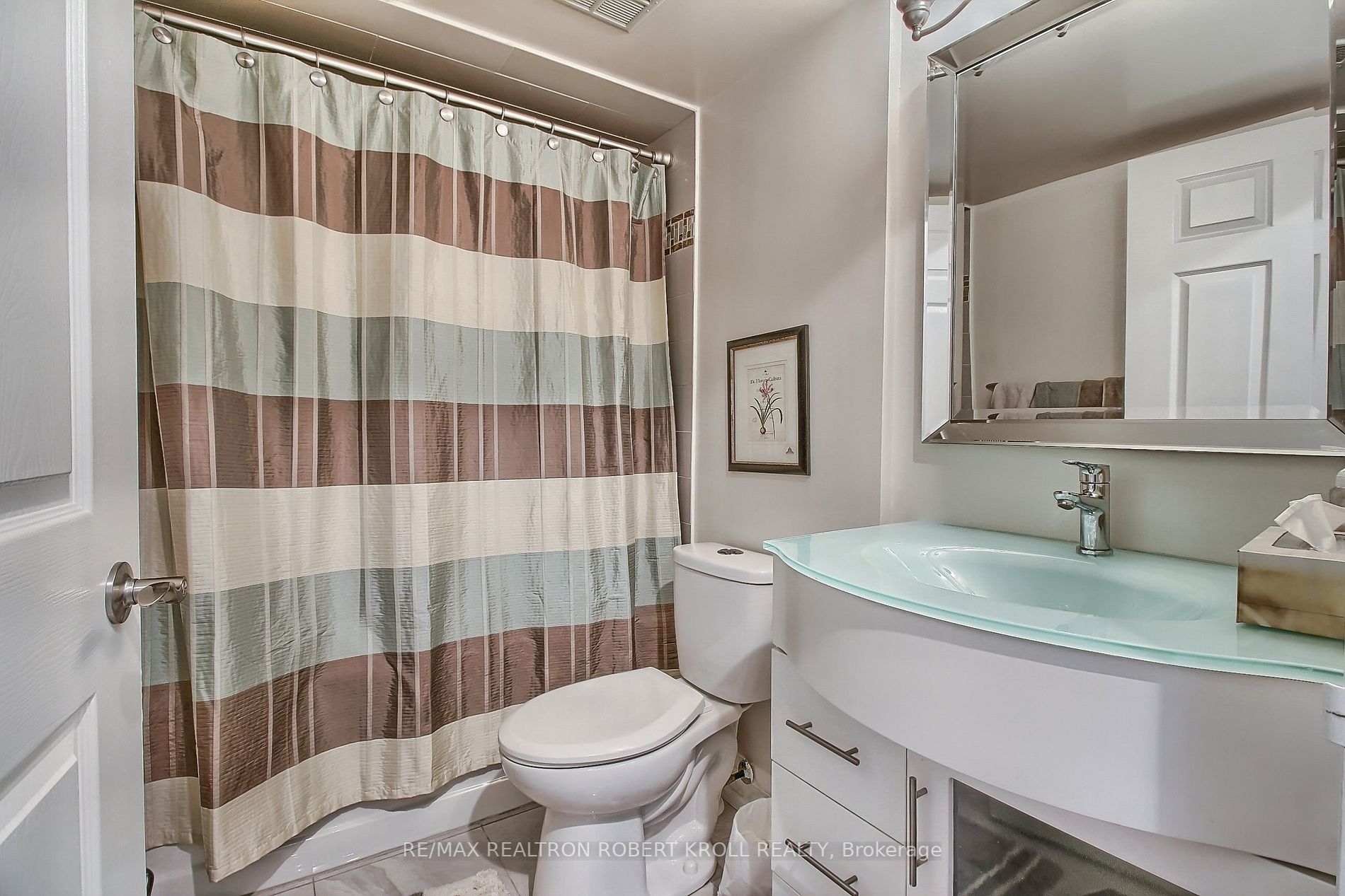 7300 Yonge St, #701