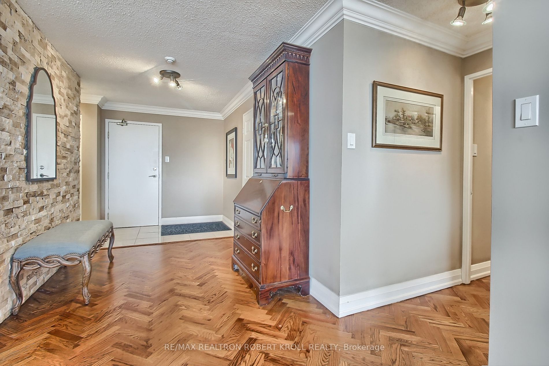 7300 Yonge St, #701