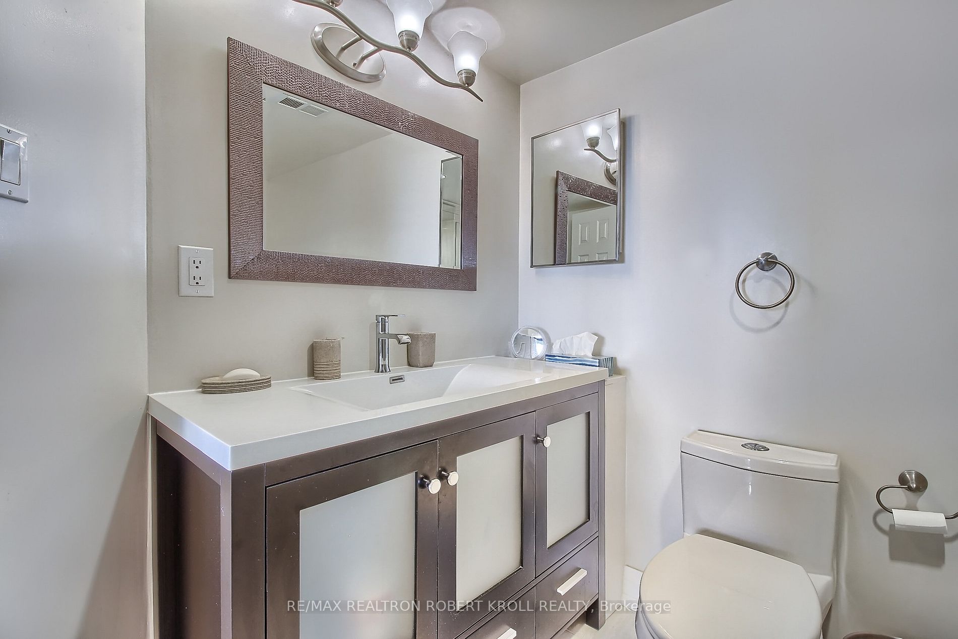 7300 Yonge St, #701