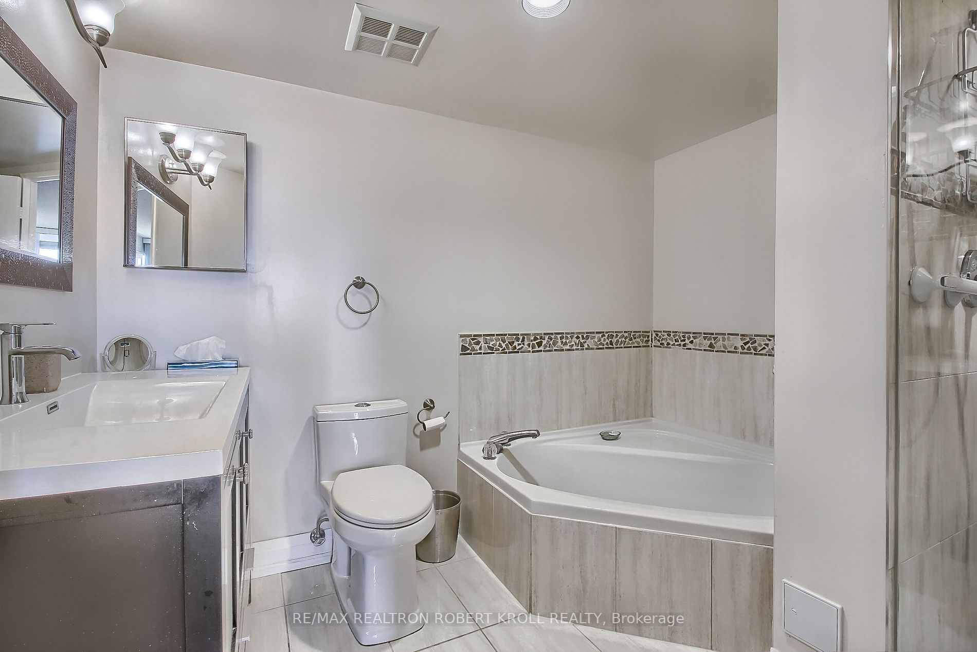 7300 Yonge St, #701