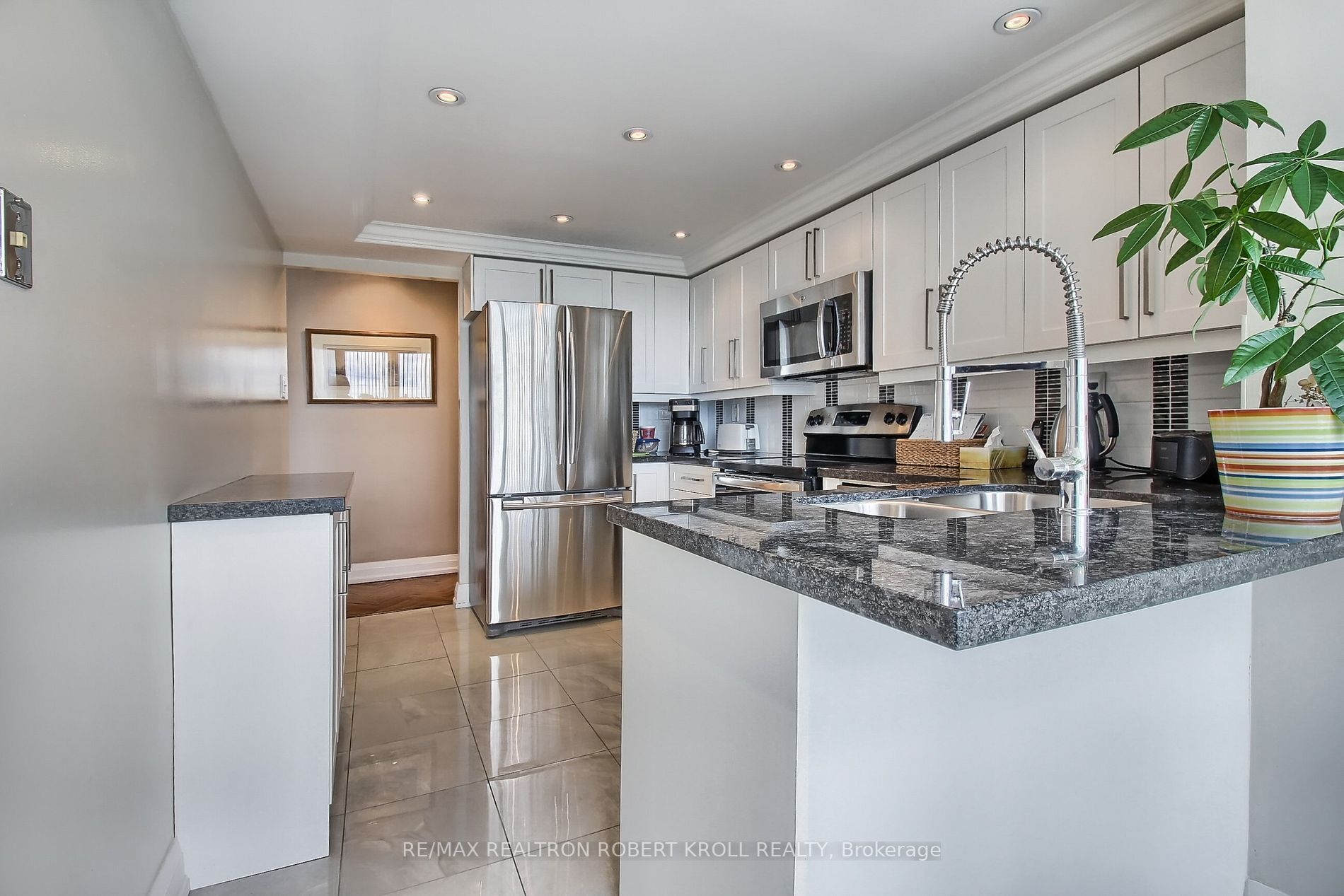 7300 Yonge St, #701